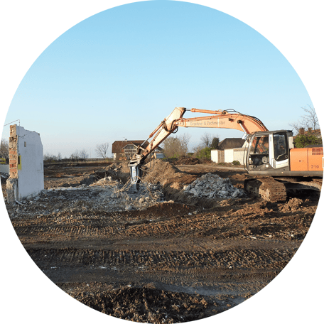 Abrissarbeiten Abbruch Entsorgung Bauschutt Beton Ziegel Müll Baustellenrestmassen Mauerwerk Deponie Mönchhof Bagger Altbau Hausabbruch Asphaltbruch Ziegelbruch Betonbruch Fliesen 