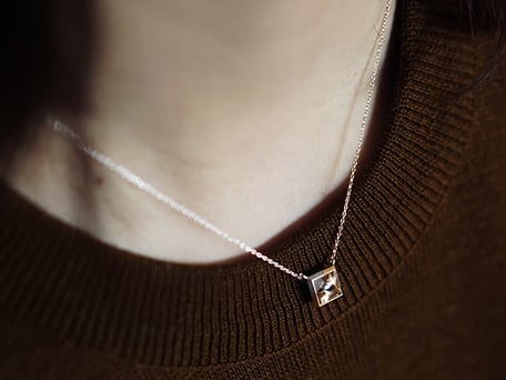 synchronizeネックレス着用写真