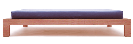 Massivholzmöbel Tossa Möbeldesign Bett freigestellt