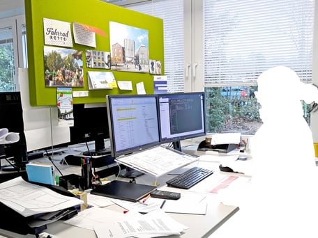 Foto eines Arbeitsplatzes bei hmp 