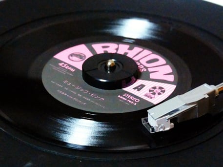 ターンテーブル上のミュージック・ピンク