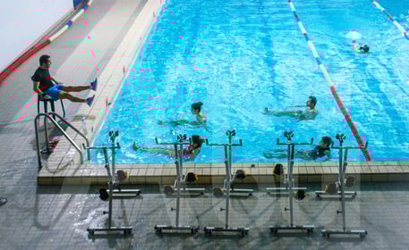 #AQUABIKE AQUAGYM AQUAPALMES Marseille Cardio Remise en forme Piscine réduction cellulite  renforcement musculaire drainage cardio-vasculaire maîtres-nageurs musique ludique et efficace , gainage