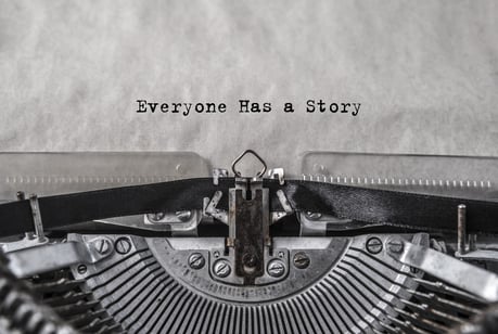 Eine Schreibmaschine schreibt die Geschichte eine Lehrlingsschulung