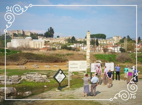 Säule des Artemis Tempels, Isa Bey Moschee und Johannes Basilika Selcuk Türkei