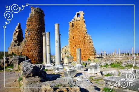 Die antike Stadt Perge (griechisch Πέργη, hethitisch Parḫa.