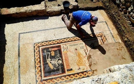 "Sei fröhlich/heiter laufe lebe Dein leben!"