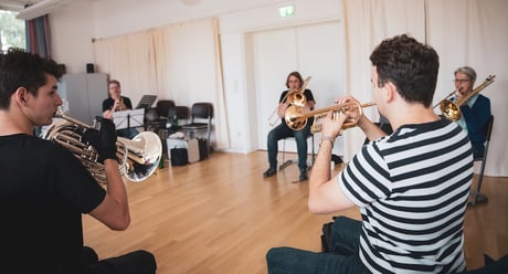 Trompeter Martin Berner bei einem Workshop.