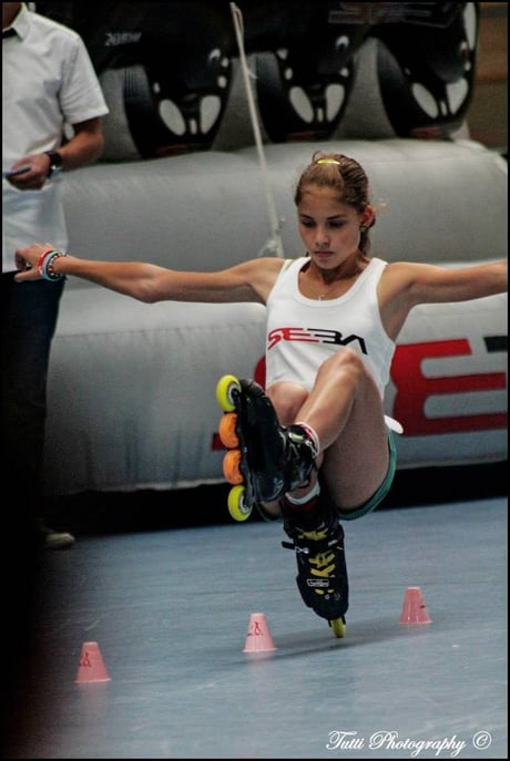 D.Kuznetsova, flying to the victory.  Photo : T.Bourbon