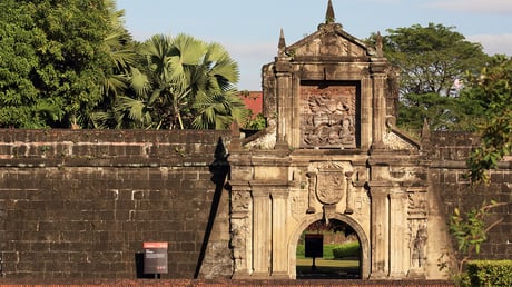 スペイン統治時代に150年のもの年月をかけて建造されたサンチャゴ要塞。