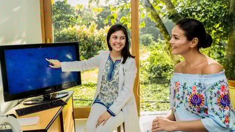 診断：専門家チームによるホリスティック・ヘルス・コンサルテーションで、ご自身の体質や有効な取り組み方がわかります。（有料オプションで日本語通訳手配可）