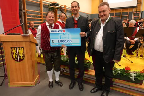 Konzert TMK Pöndorf 2019 Spende Sparkasse Frankenmarkt