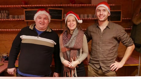 24.Dezember nach der Christmette: Das 3er Team hatte viel zu tun und hielt noch bis 1:00 offen, bevor die letzten Gäste gingen.