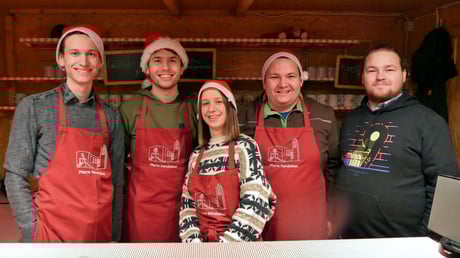 24.Dezember nach der Christmette: das Punschütten Team hielt noch bis 1:00 durch, als die letzten Gäste gingen.