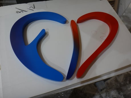 Logo PVC acabado aerografia , degradado