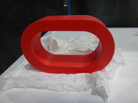 Logo en madera lacada