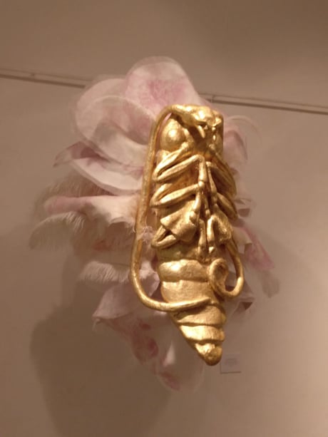 Insecto, forma ampliada para la escultora Sonia Cabello