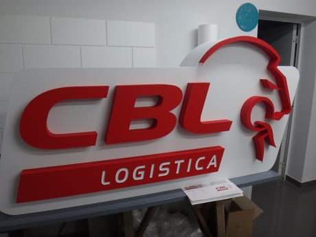 Logo en poliestireno expandido acabado mate