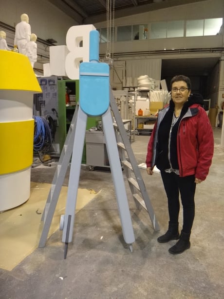 Compás gigane, decorativo.