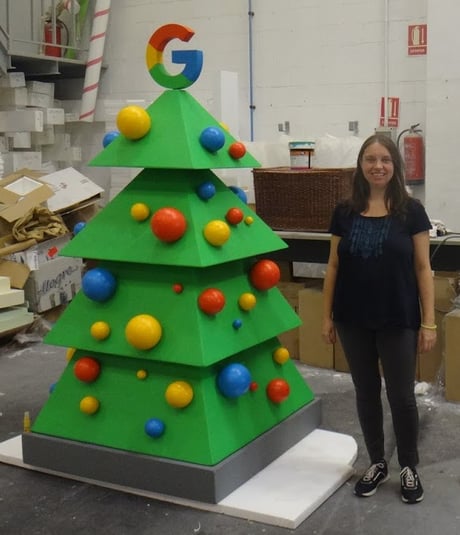 Logoescultura: Árbol de Navidad para oficinas de Google