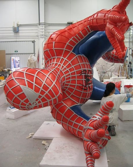 Spiderman Gigante, climbing spidermann 8 metros