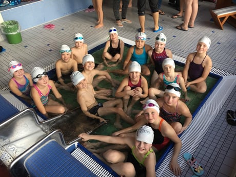 Das Team nach dem Einschwimmen in Vorfreude auf den Wettkampf