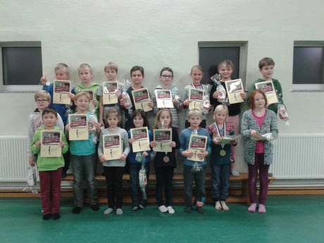 Die stolzen Kinder nach dem Trimestertest