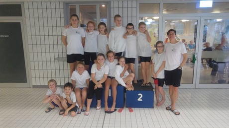 Die Aktiven beim Braker Adventsschwimmen