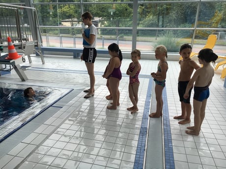 Trainerin Nicole Bruelheide stellt die Kids vor interessante Aufgaben