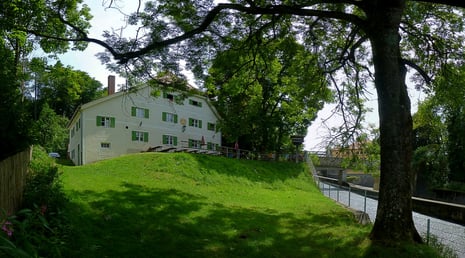 Das Gasthaus "Die Mühle", direkt  neben der Floßrutsche