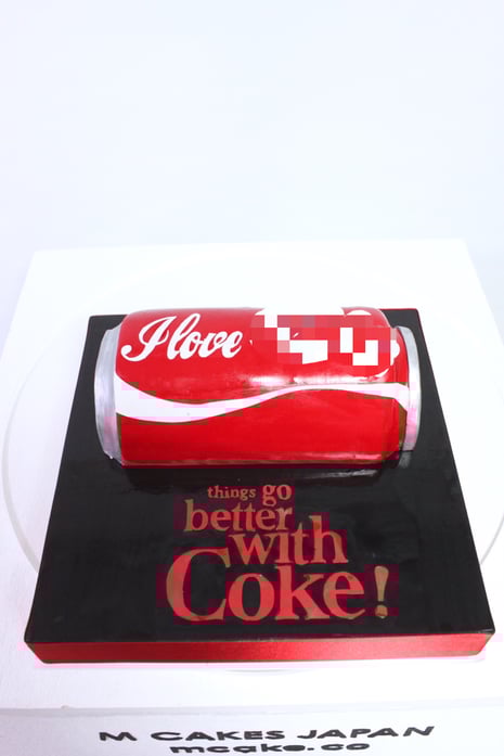 コカコーラ型 2Dケーキ💋 コカコーラの缶を半分にして飲み口などつけて欲しいとのご注文💕こだわりの飲み口もちゃんと再現させていただきました。 #コカコーラ #缶 #2d #2dケーキ #こだわり #素敵 #缶コーラ #赤缶 #誕生日ケーキ #cocacola #cocacolacake #cans #japanesemade #cake #torta #gateau