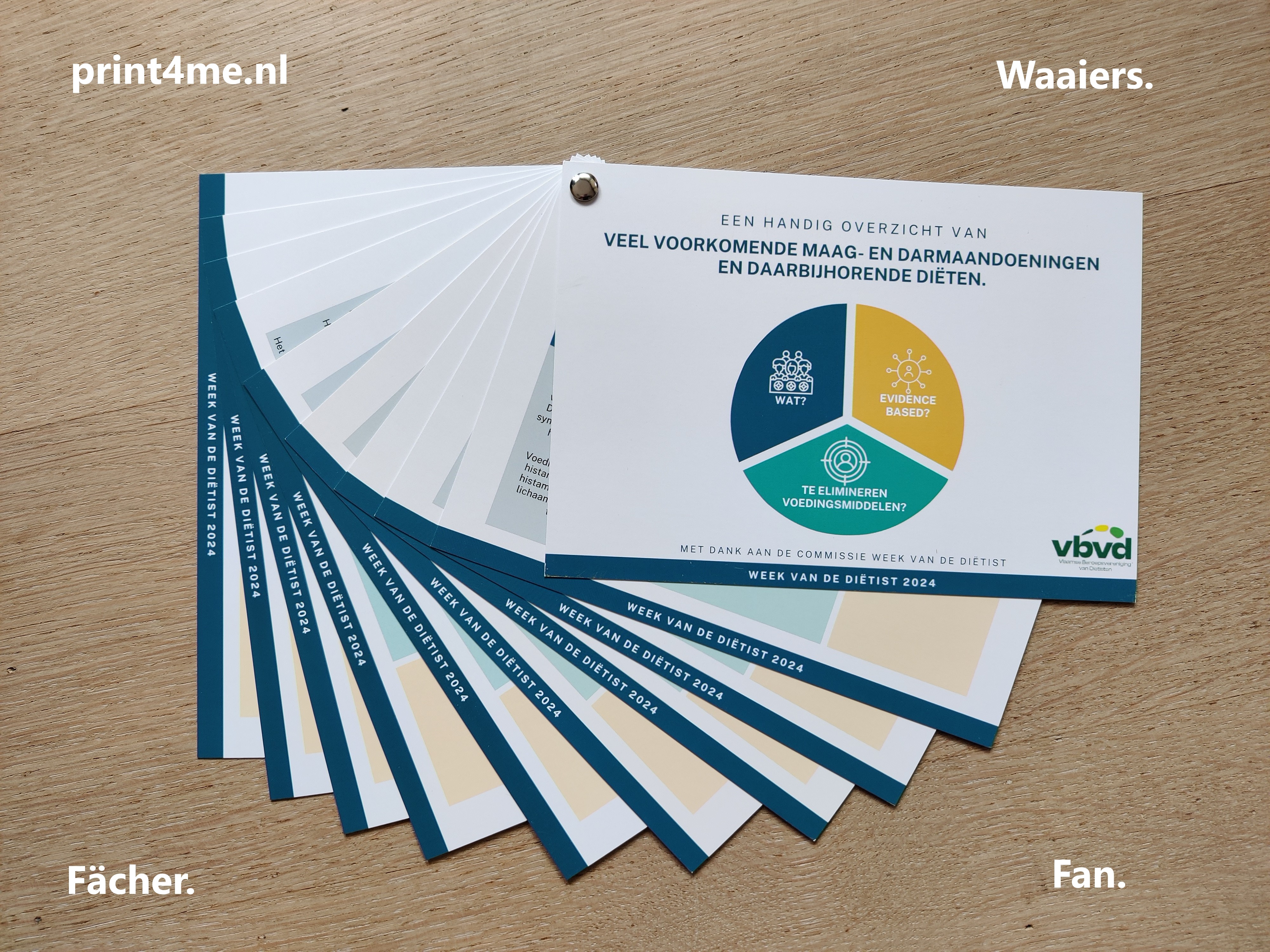 kaarten-waaier-zwarte-schroef