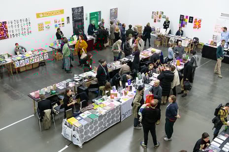 Between Books. Art Book Fair, Kunsthalle Düsseldorf, 2024 | Foto: Katja Illner