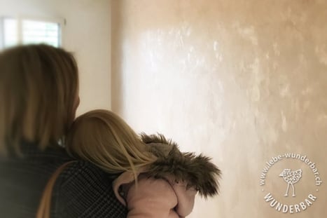 Blogartikel Wandgestaltung Wandveredelung "Schlafzimmer-Wand mit Samtseide verzaubern"  #lebewunderbar