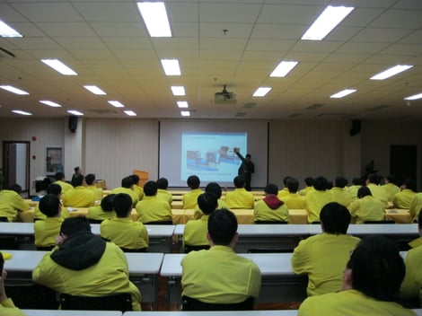 袁华博士为著名机器人公司发那科的工程技术人员讲课