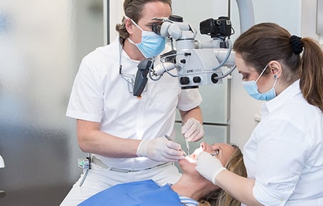 Mikroskopische Wurzelkanalbehandlung | Zahnarztpraxis Dr. Ahlers Stuttgart