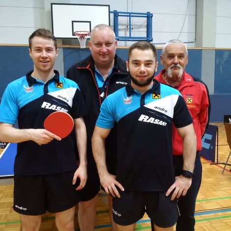 Martin Kinslechner, Tomas Janci und Michael Kufmüller freuten sich über einen Sieg. Helmut Faltinger unterstützte das Team lautstark!