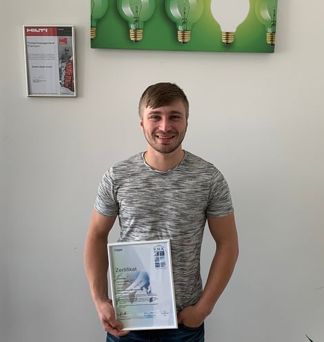 Florian Kohn, mit seinem KNX-Zertifikat