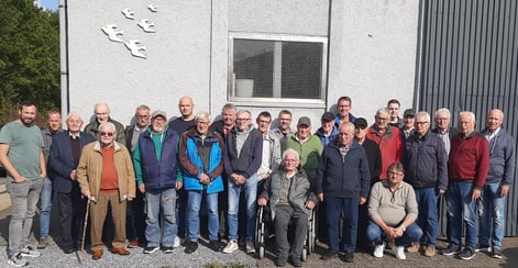 Viele Mitglieder und Züchter waren der Einladung vom RV-Vorstand gefolgt und traffen sich hier zum Gruppenfoto