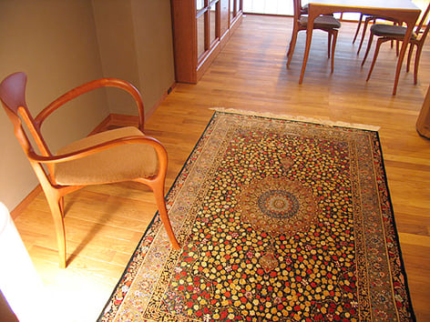 ペルシャ絨毯と食卓