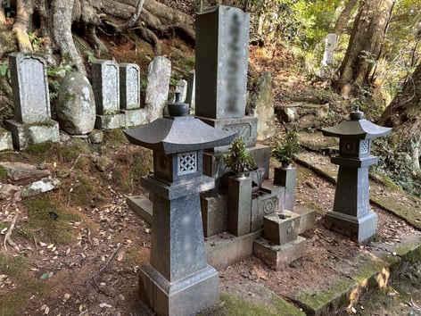 既存代々墓・灯籠1対 解体整理積み前