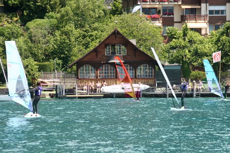 Aufbaukurs-Windsurfschule Badhuus du Lac Gunten