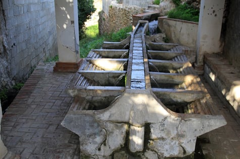 The historic washing sinks of Béznar