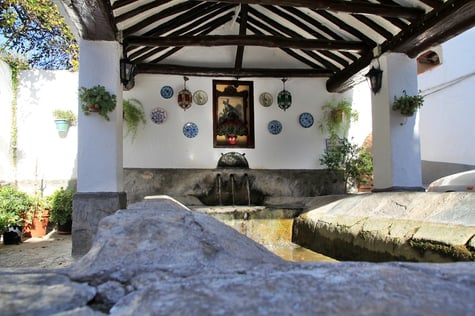 The historic washing sinks in Melegís