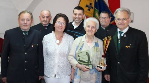 Margit Schieder feierte im Kreise ihrer Sierndorfer Freunde.