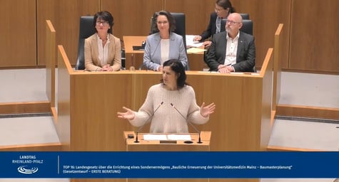 Quelle: Landtag von Rheinland-Pfalz. Ein Klick auf das Bild führt zum Video.