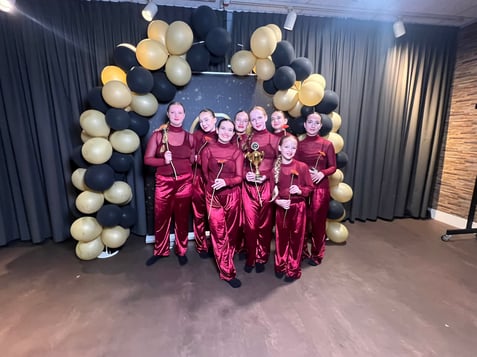 Streetjazz - Dansles Het Danskwartier Den Haag staat o.l.v. Janine van den Heuvel Damen. De dansschool bevindt zich in het Statenkwartier in Den Haag en biedt dansles vanaf 3 jaar. DANS met ons mee! 