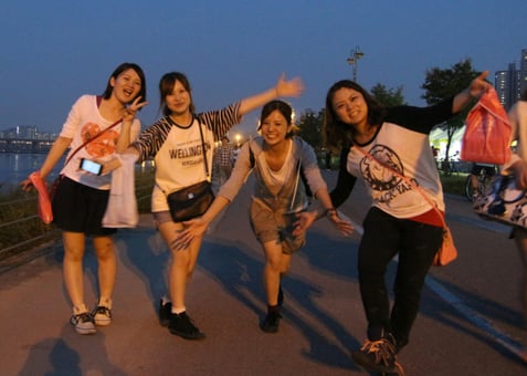 漢江の遊覧船に乗ります。