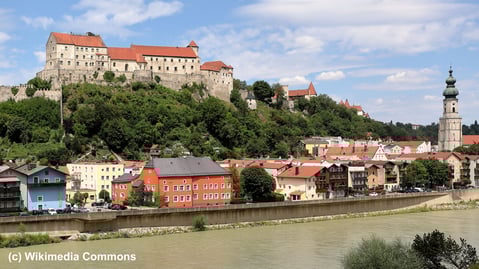Freitag: Auf der Rückreise nach Wien bleiben wir in Burghausen stehen, mit Besuch seiner weltweit längsten Burganlage.