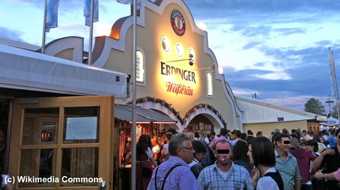 Mittwoch: In der Weizenbier-Brauerei von Erding gibt es im Besucherzentrum eine typisch "bayrische Brotzeit".