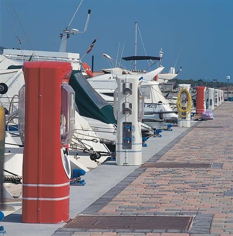 Torretas de suministro eléctrico para pantalanes Torretas de distribución multifunciones para pantalanes  Torretas de iluminacion para pantalanes Torretas de suministro de agua para pantalanes  Postes